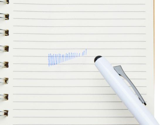 Пластиковая шариковая ручка пиши-стирай «InkShift»